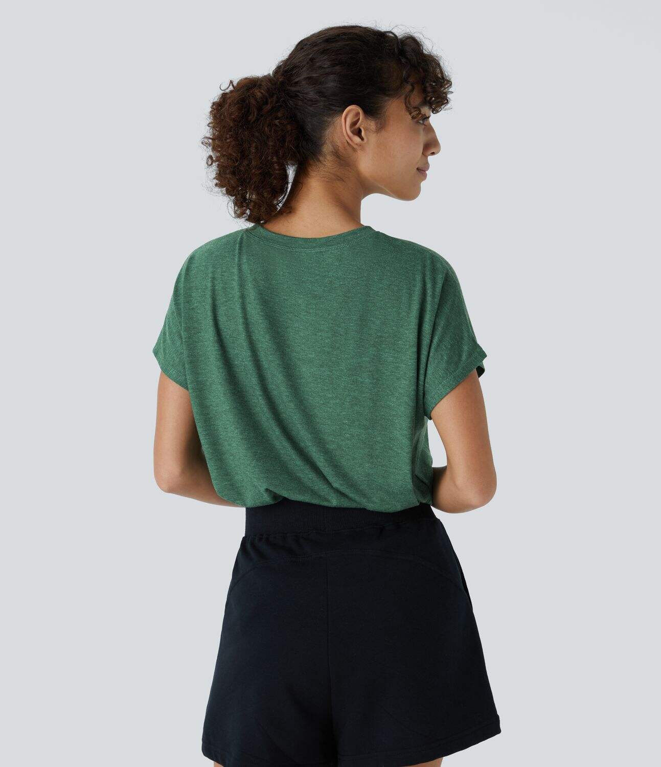 Round Neck Chest Pocket Split Hem Relax Casual T-Shirt