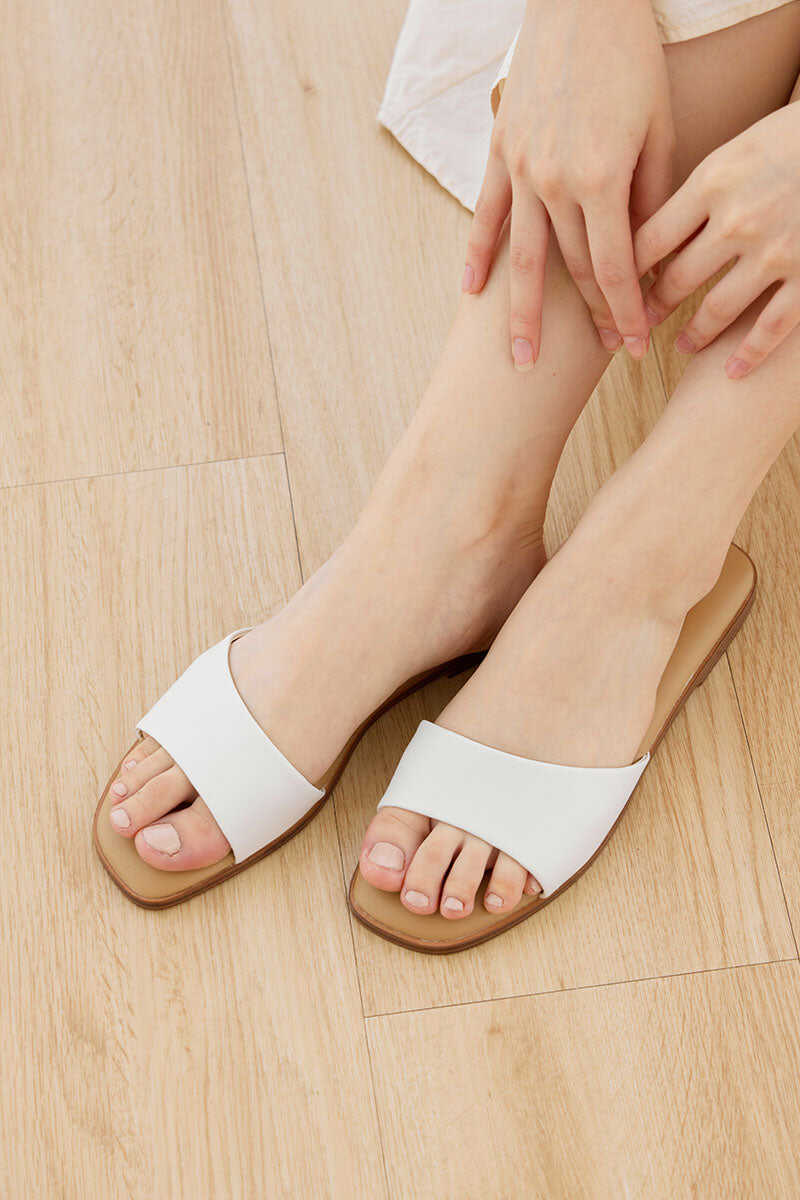 Chantal Irregular Strap Cloud Sliders in Caffe Latte