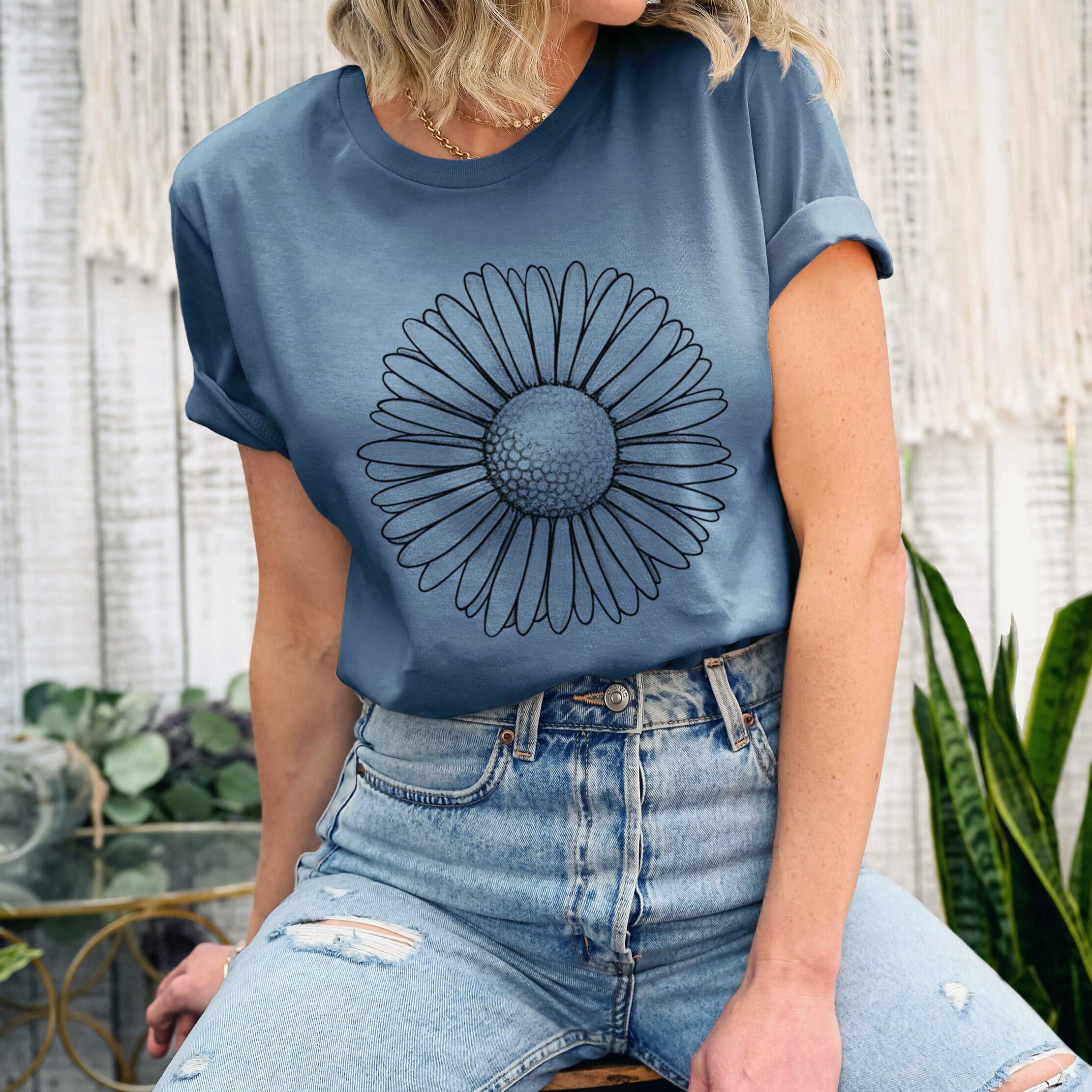 Bellis perennis - The Common Daisy - Lightweight 100% Cotton Unisex Crewneck