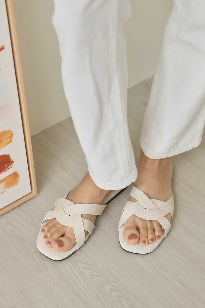 Evie Interlocking Cloud Sliders in Waterproof Linen