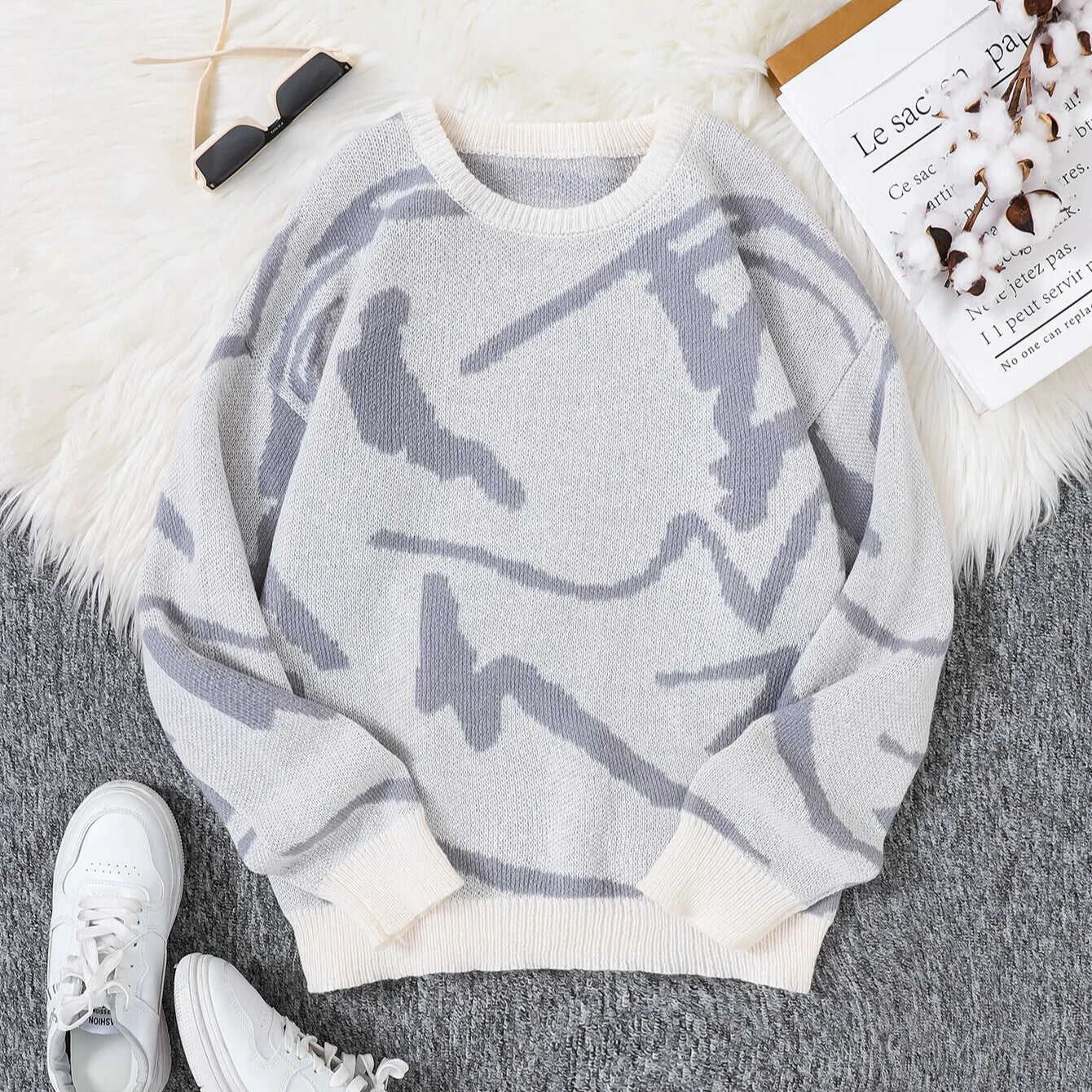 GRAFFITI PATTERN KNITTED SWEATER