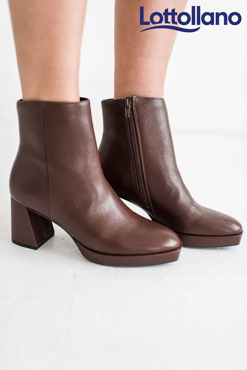 Dodger Boots in Brown - Size 10 Left