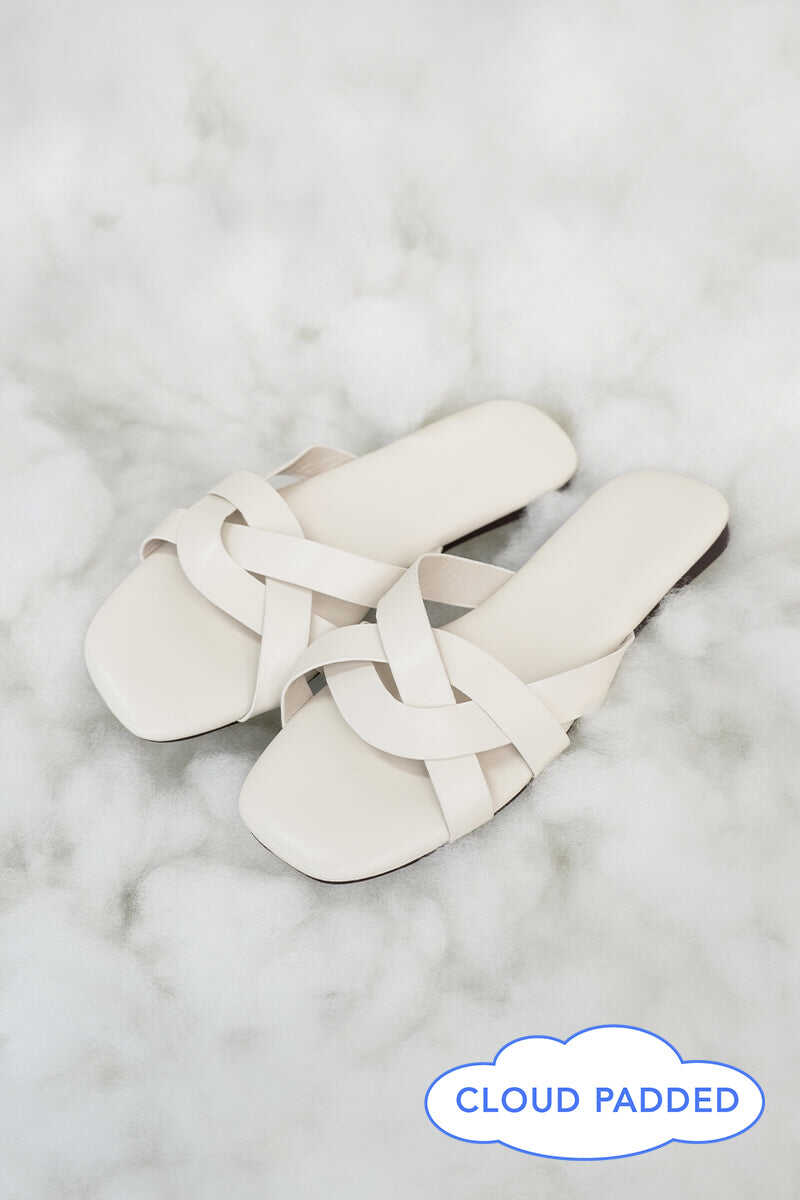Evie Interlocking Cloud Sliders in Cream