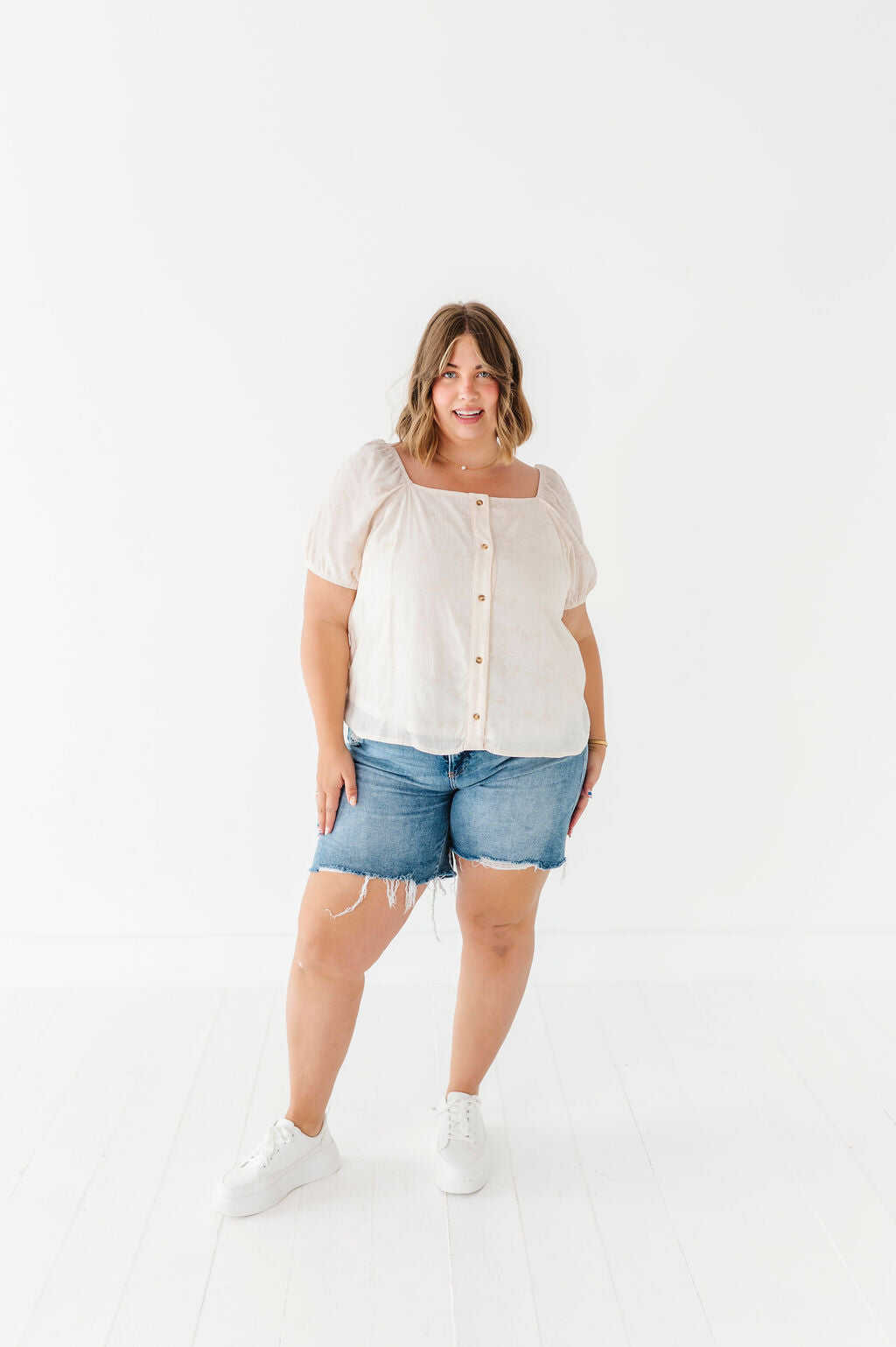Nora Button Up - Size 3XL Left