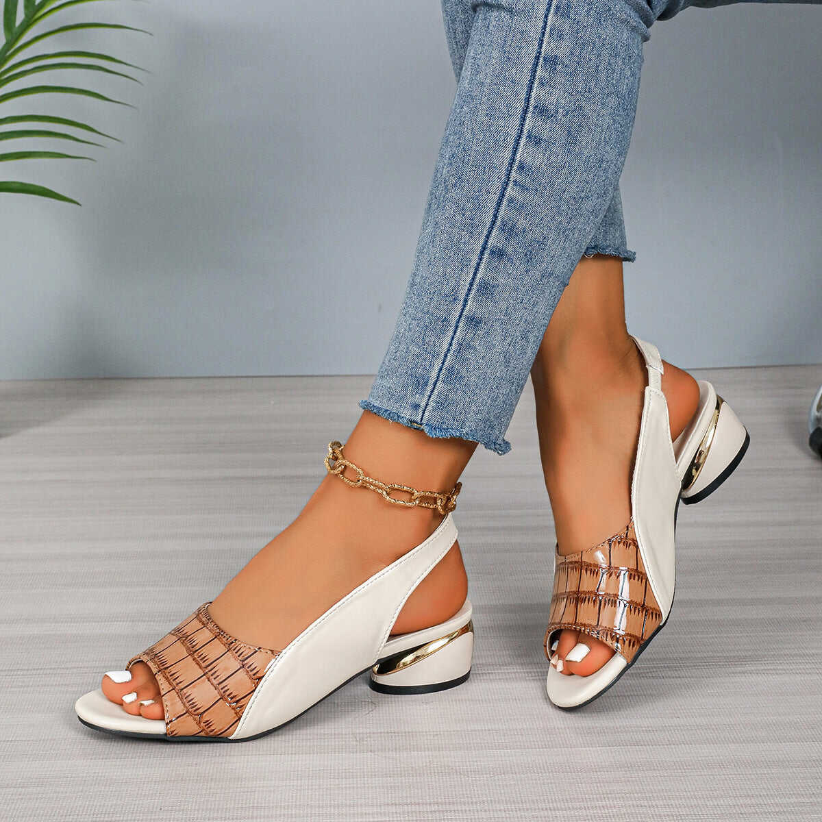 Mid-root Ankle-strap Buckle Sandals