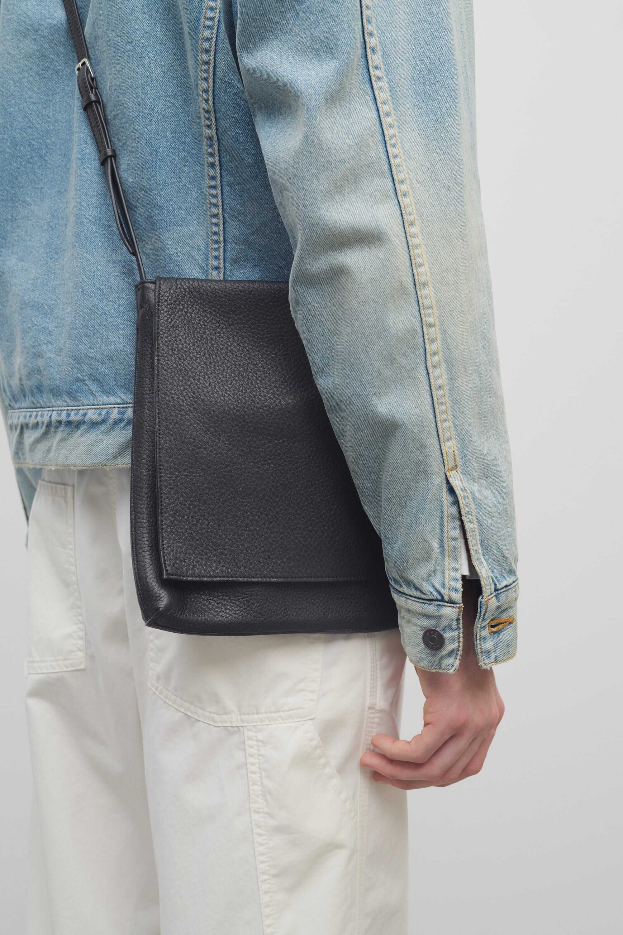 Nan Messenger Bag in Leather