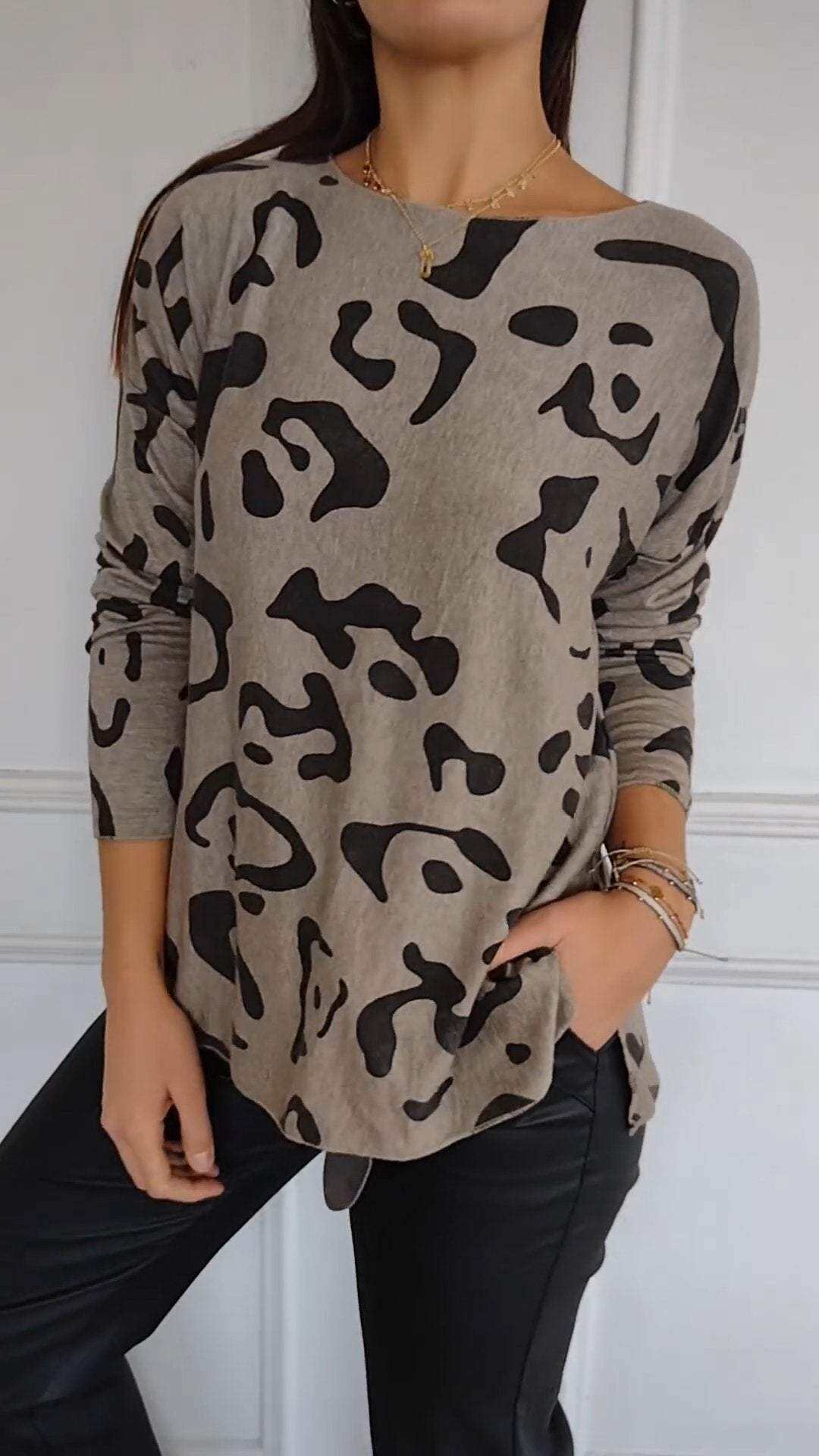 Women's Round Neck Leopard Print Long Sleeve Top