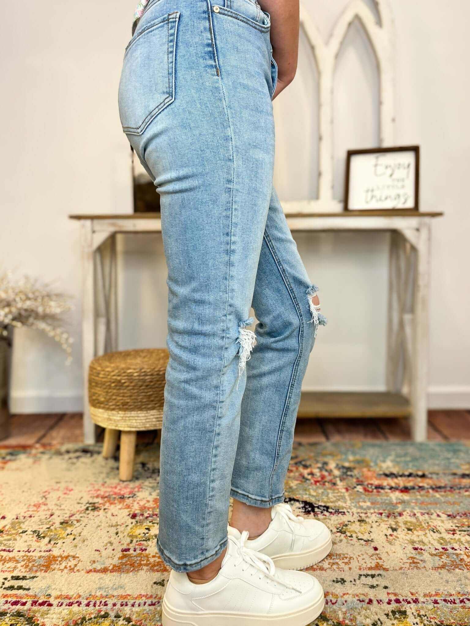 Distressed Straight Crop Jean