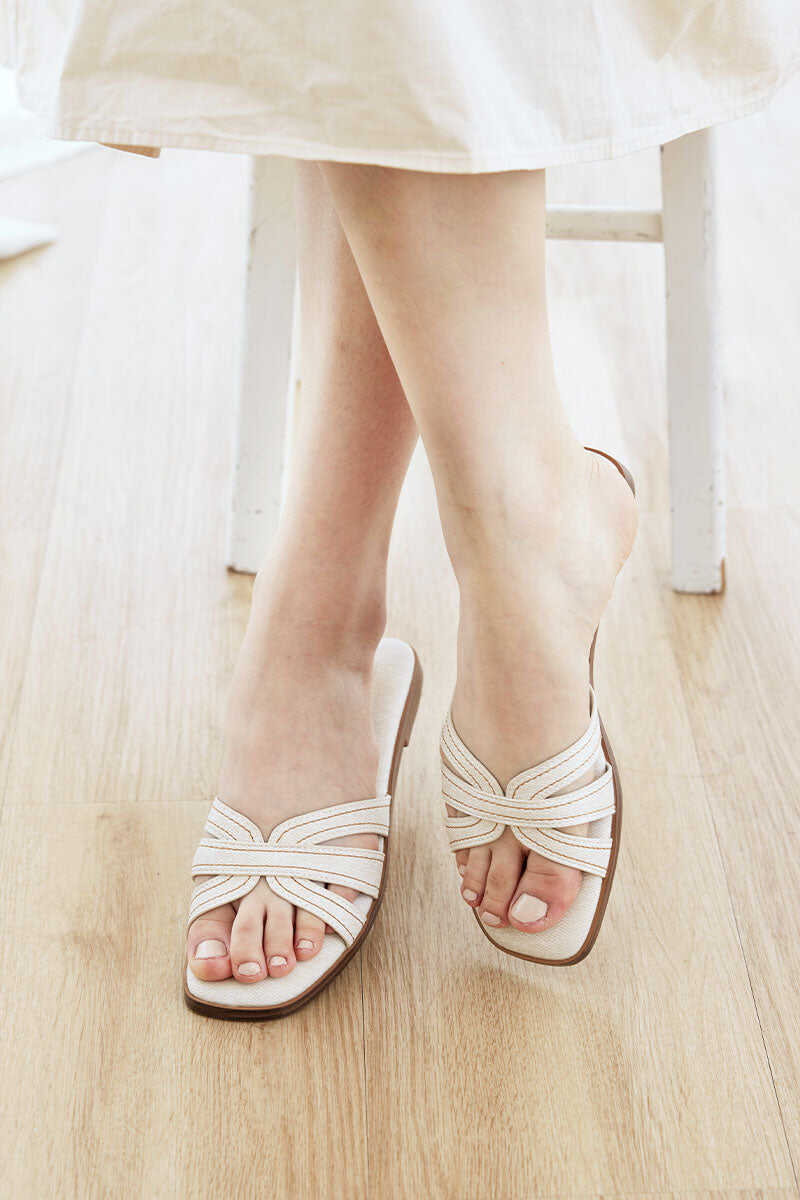 Leone Interlocking Cloud Sliders in Waterproof Linen