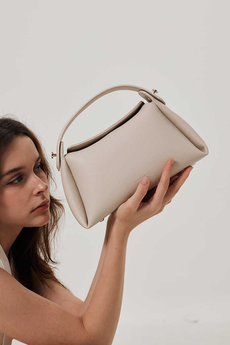 Milan 28 Top-handle Bag in Bone