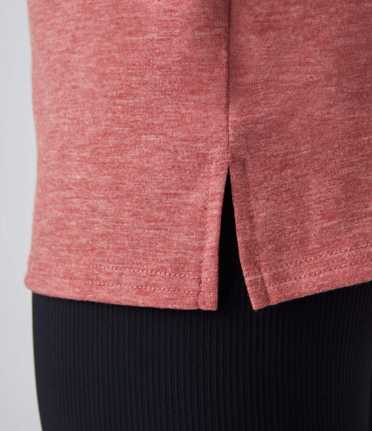 Round Neck Chest Pocket Split Hem Relax Casual T-Shirt