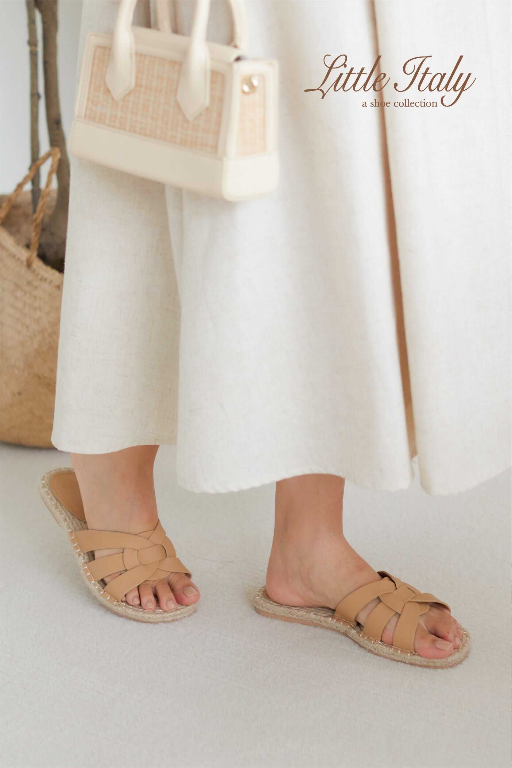 Interlocking Espadrilles Sliders in Nude