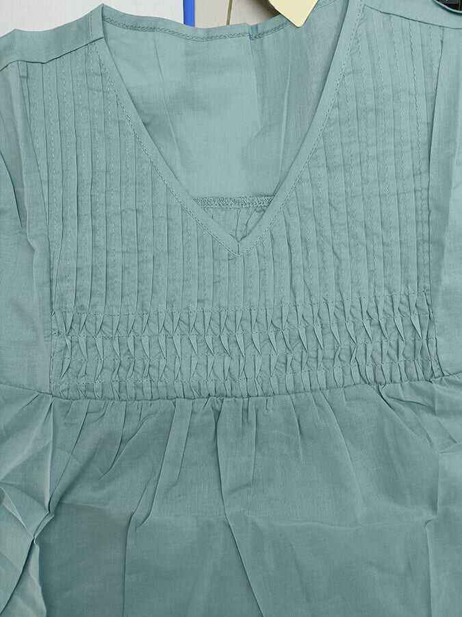 Loose Quarter Sleeved V-Neck Pleated Shirt