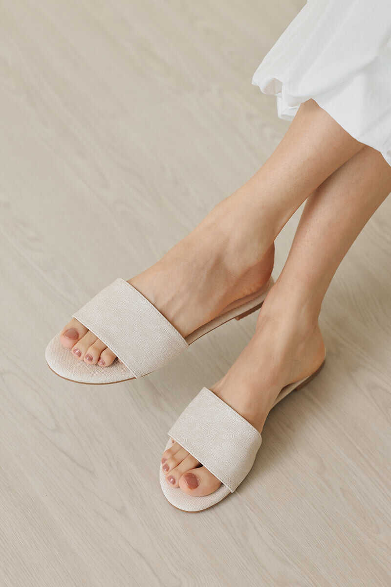 Olivian Strap-over Sliders in Waterproof Linen