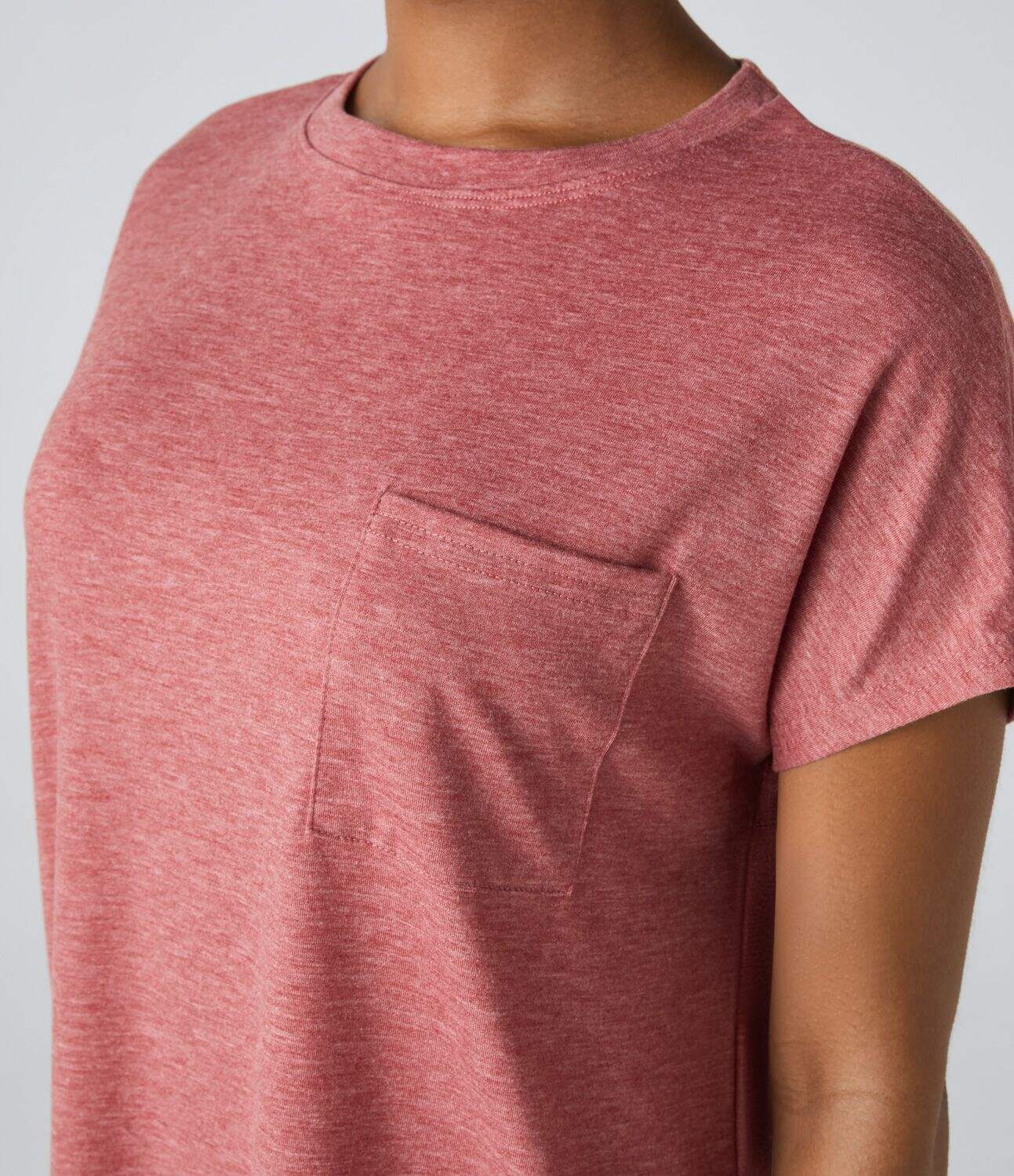 Round Neck Chest Pocket Split Hem Relax Casual T-Shirt