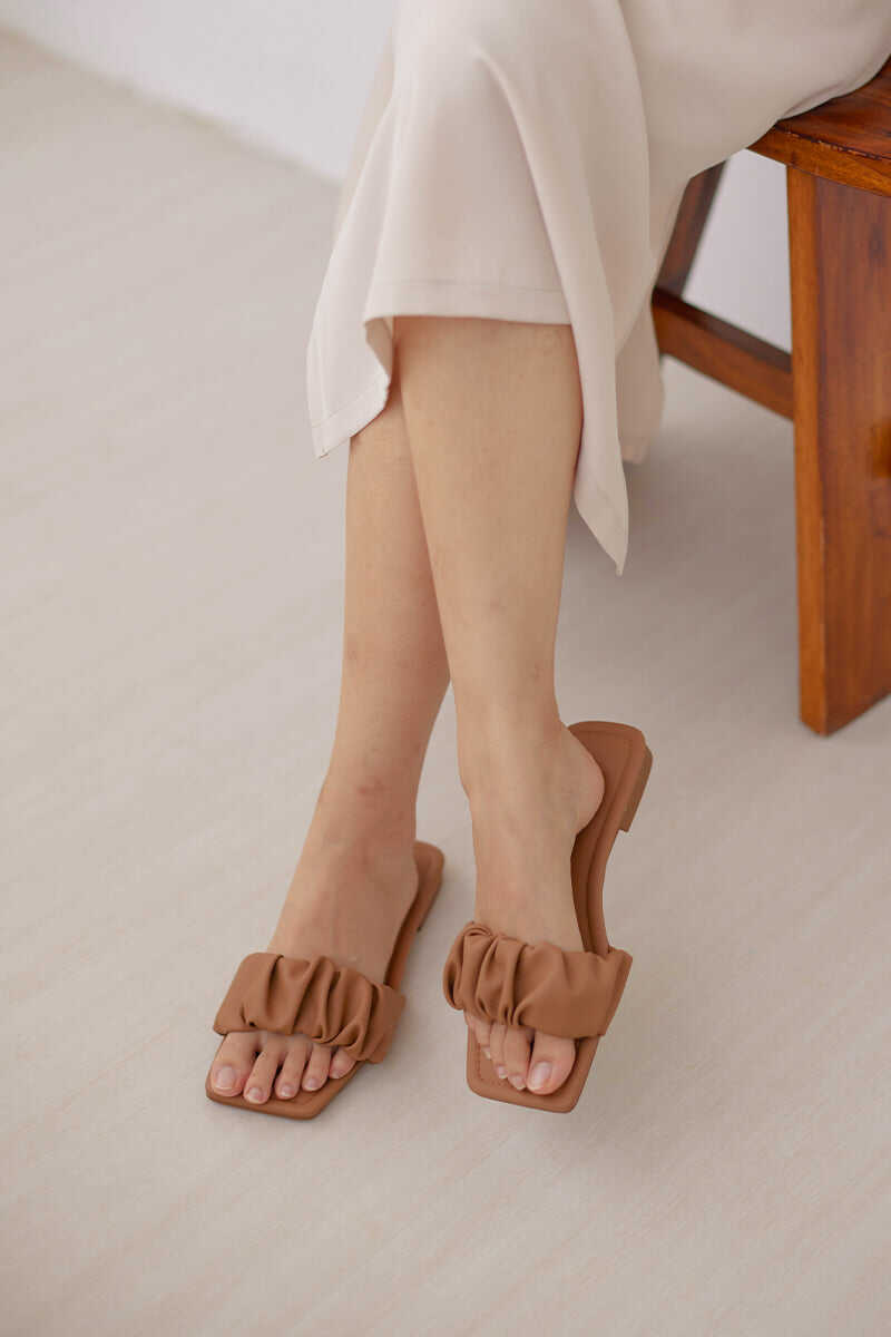 Ruching Sliders in Caramel