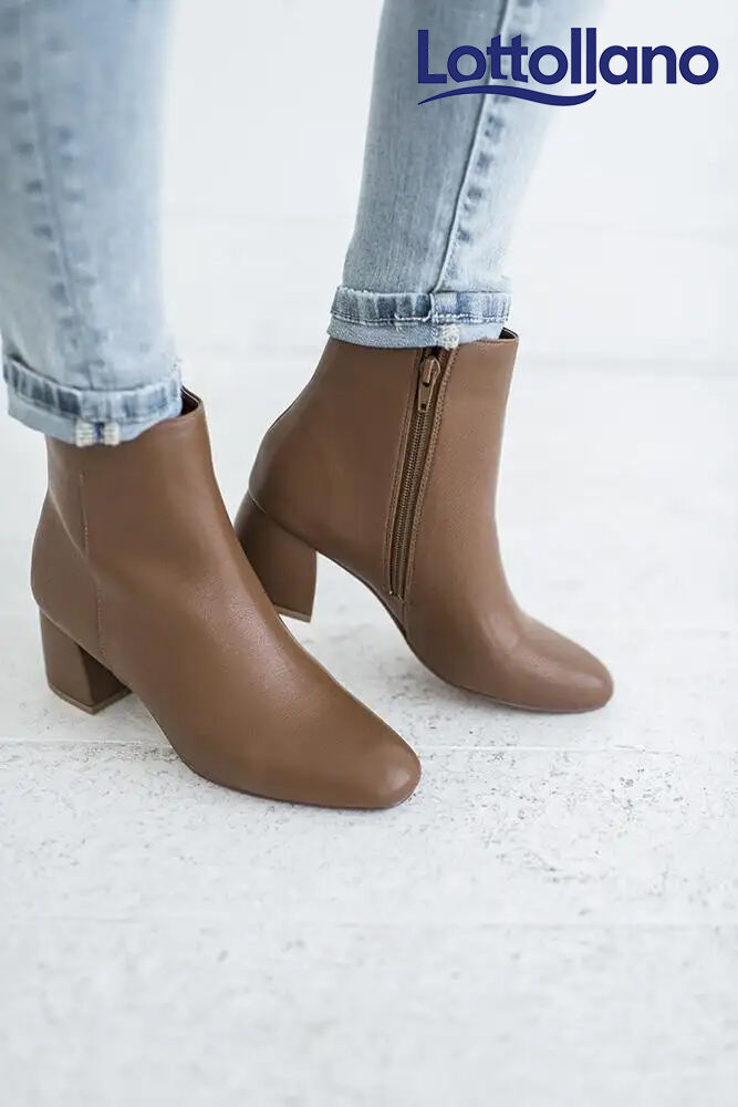 Davinna Boots in Camel - Size 6 Left