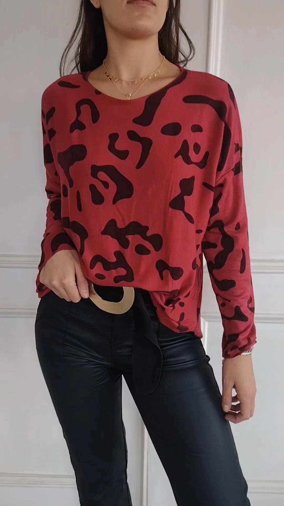 Women's Round Neck Leopard Print Long Sleeve Top