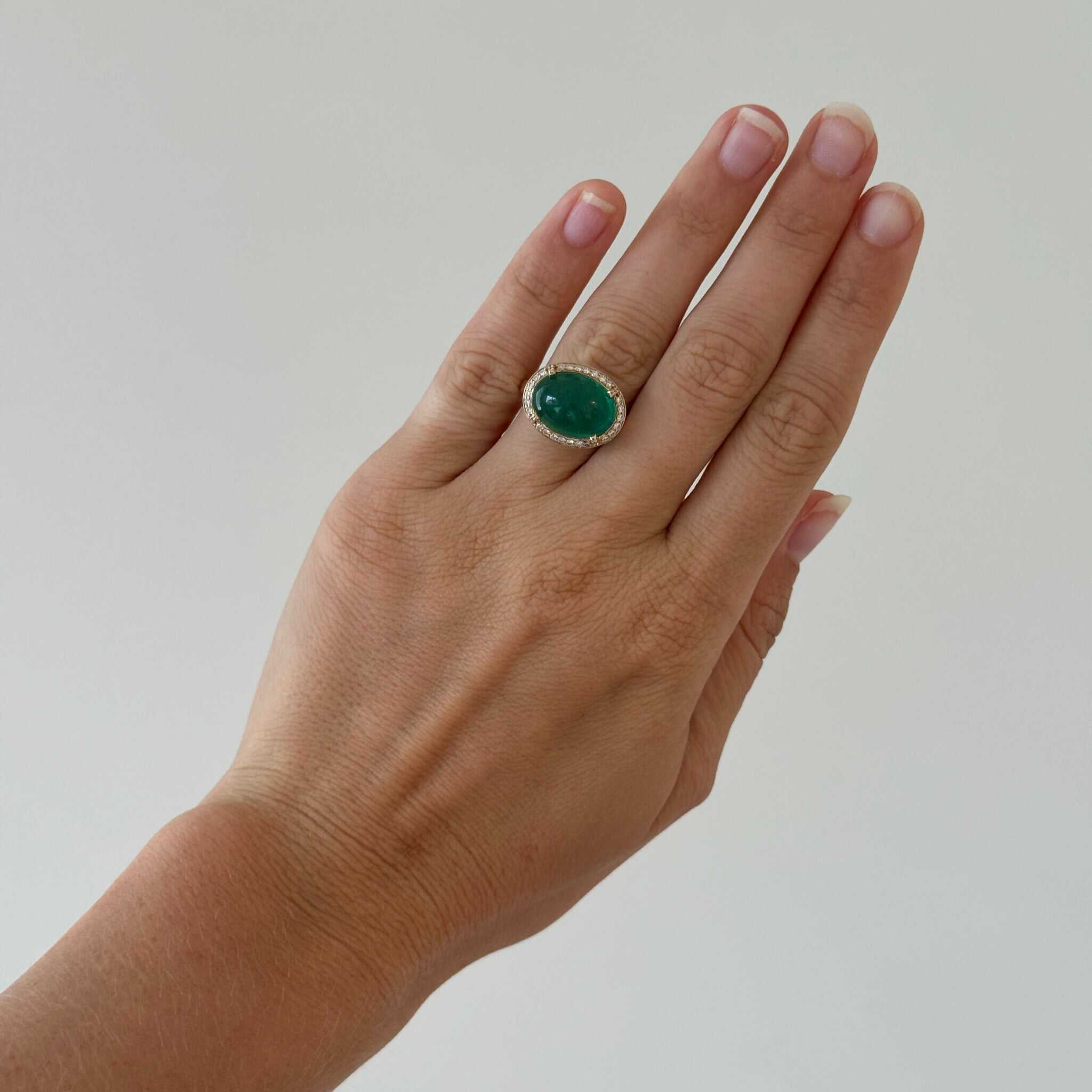 Goshwara Cushion Cabochon Emerald 18K Gold Ring