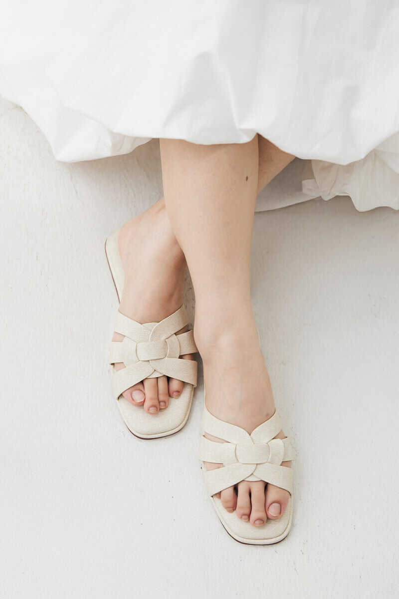 Bondi Cloud Sliders in Waterproof Linen