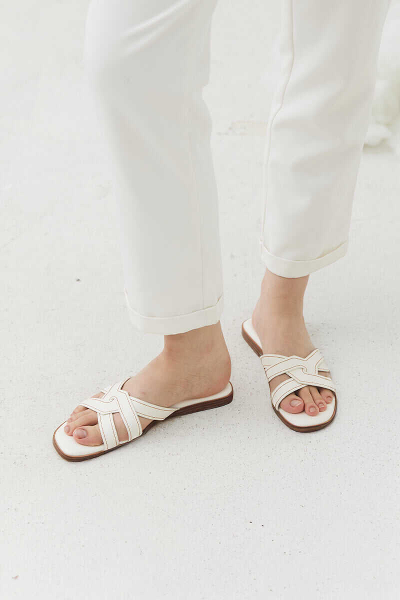 Interlocking Cloud Sliders in White