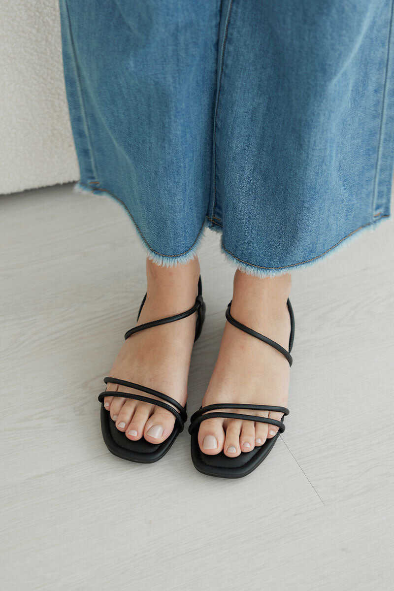 Jamie Cloud Sandals in Black