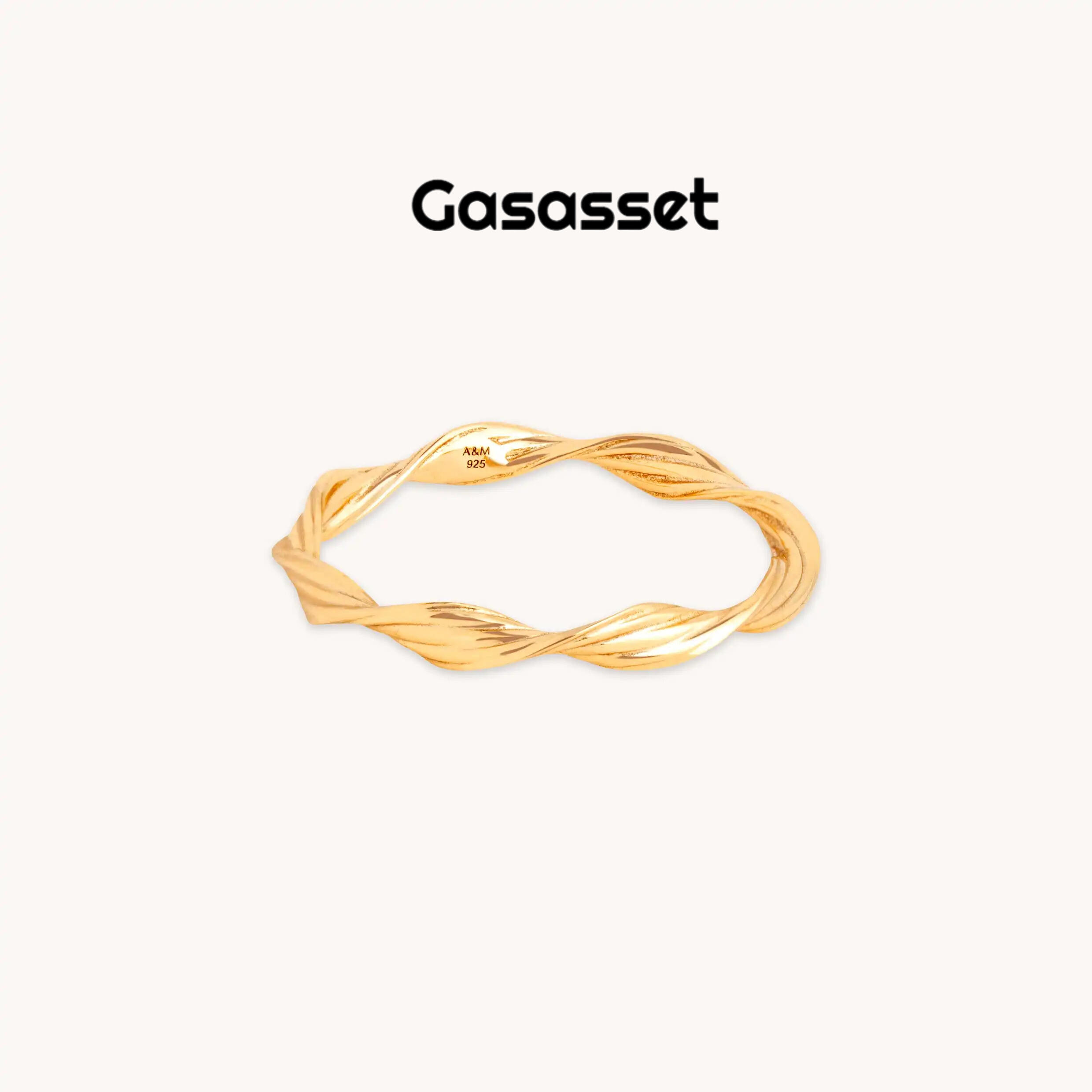 Twist Band Ring in Gold