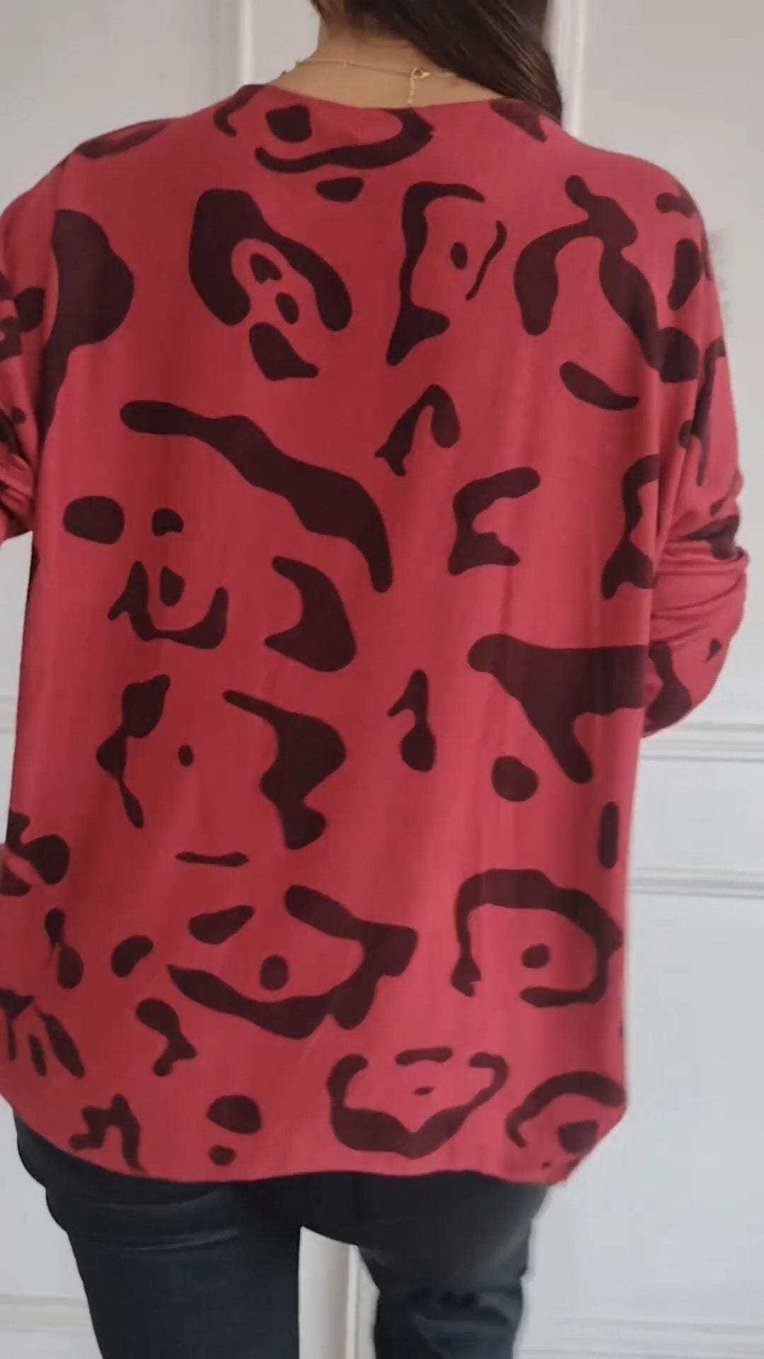 Women's Round Neck Leopard Print Long Sleeve Top