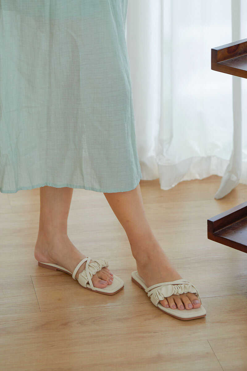 Cream Wisteria Pleated Casual Slippers