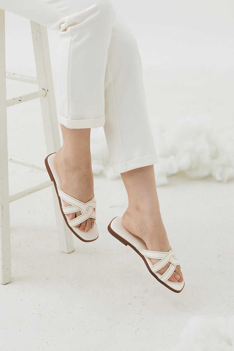 Interlocking Cloud Sliders in White