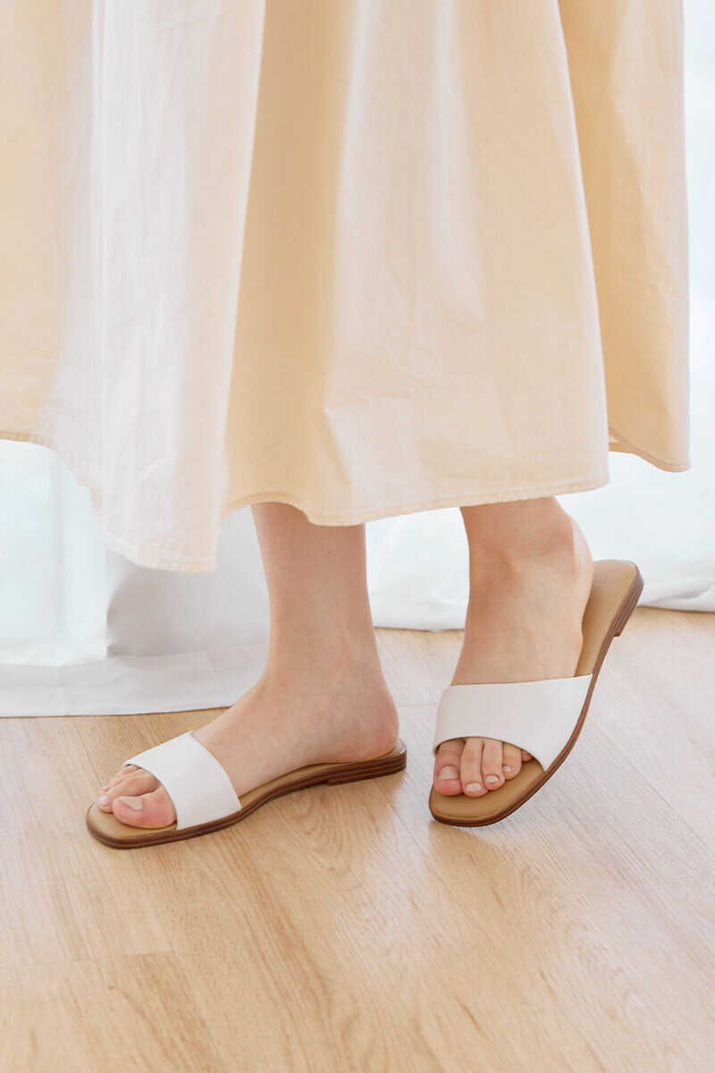 Chantal Irregular Strap Cloud Sliders in Caffe Latte