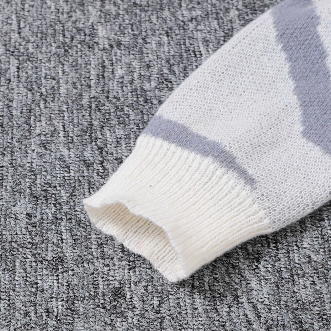 GRAFFITI PATTERN KNITTED SWEATER