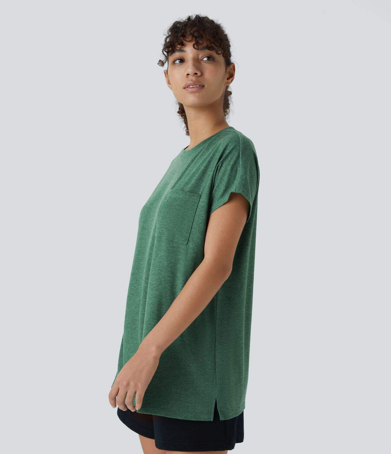 Round Neck Chest Pocket Split Hem Relax Casual T-Shirt