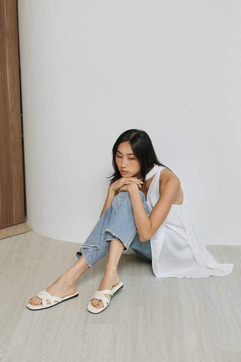 Evie Interlocking Cloud Sliders in Cream