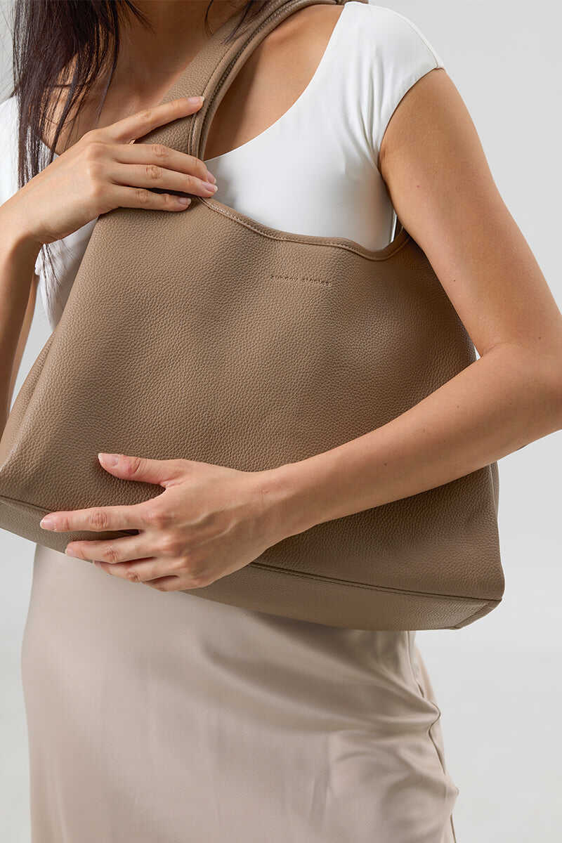 Fuji Hobo Bag in Clay