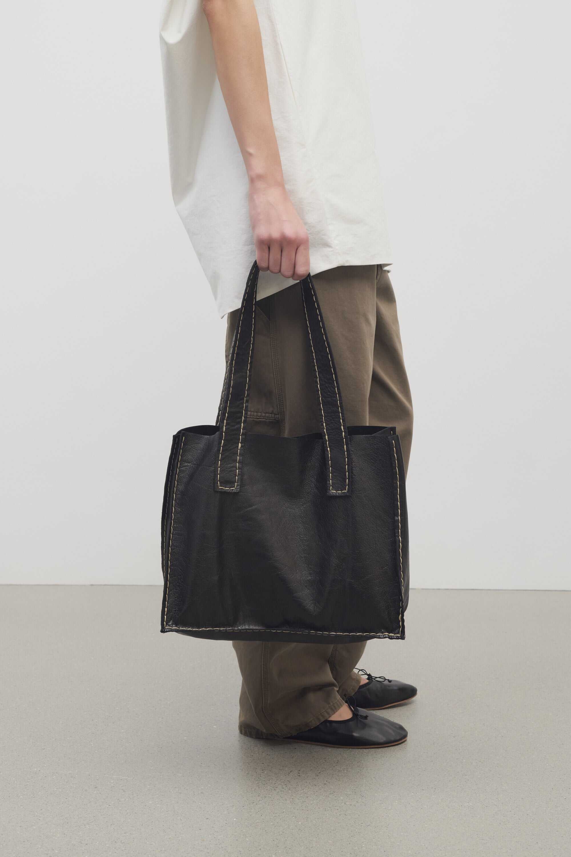Maya EW Tote Bag in Leather