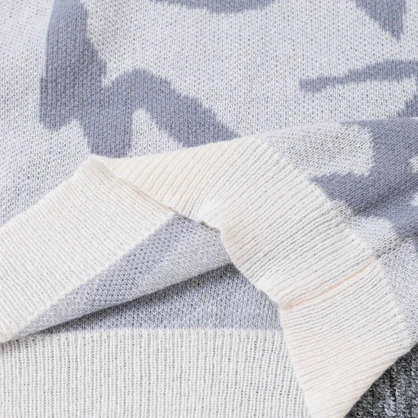 GRAFFITI PATTERN KNITTED SWEATER