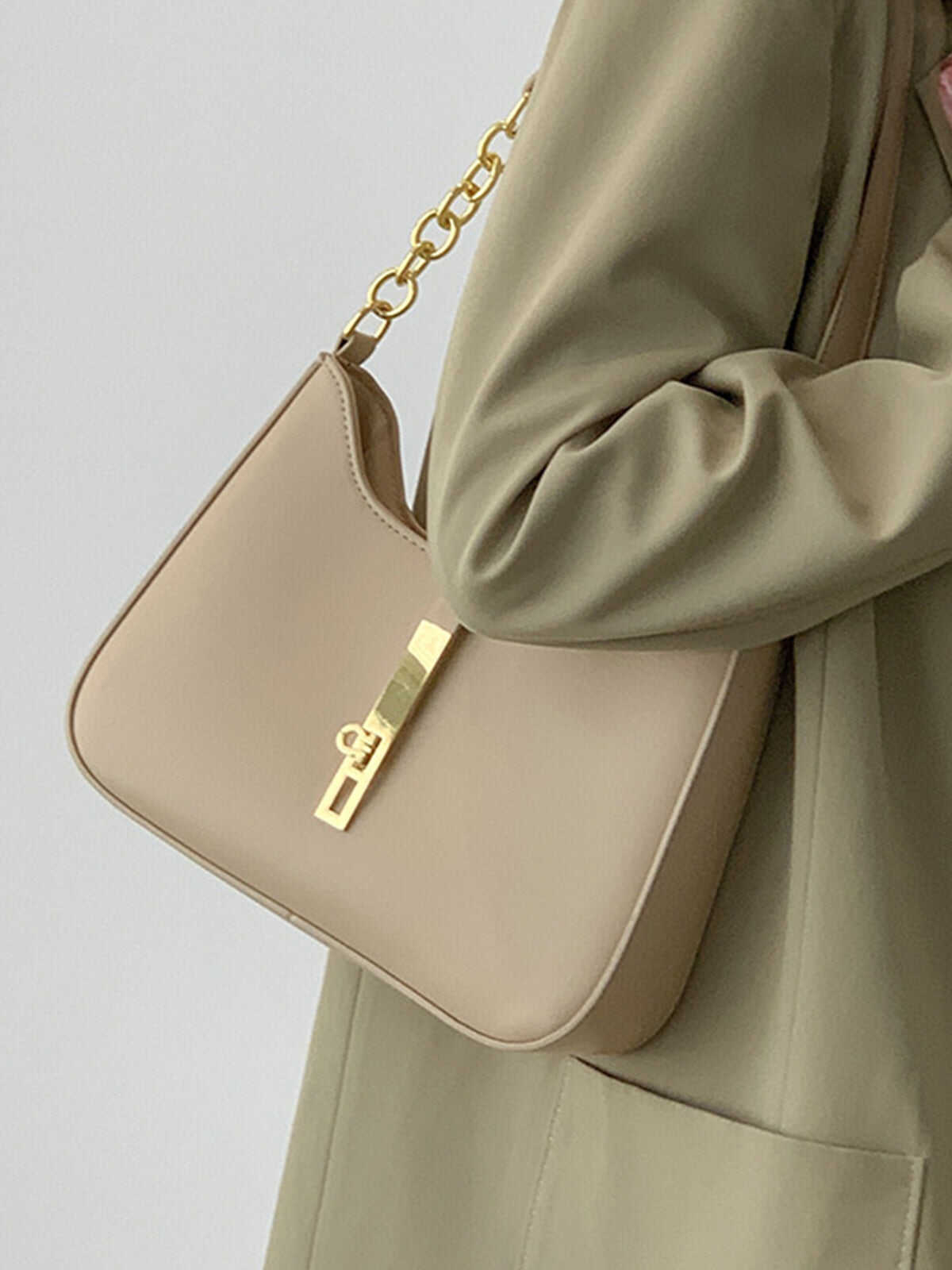 Asymmetrical Chain Shoulder Bag