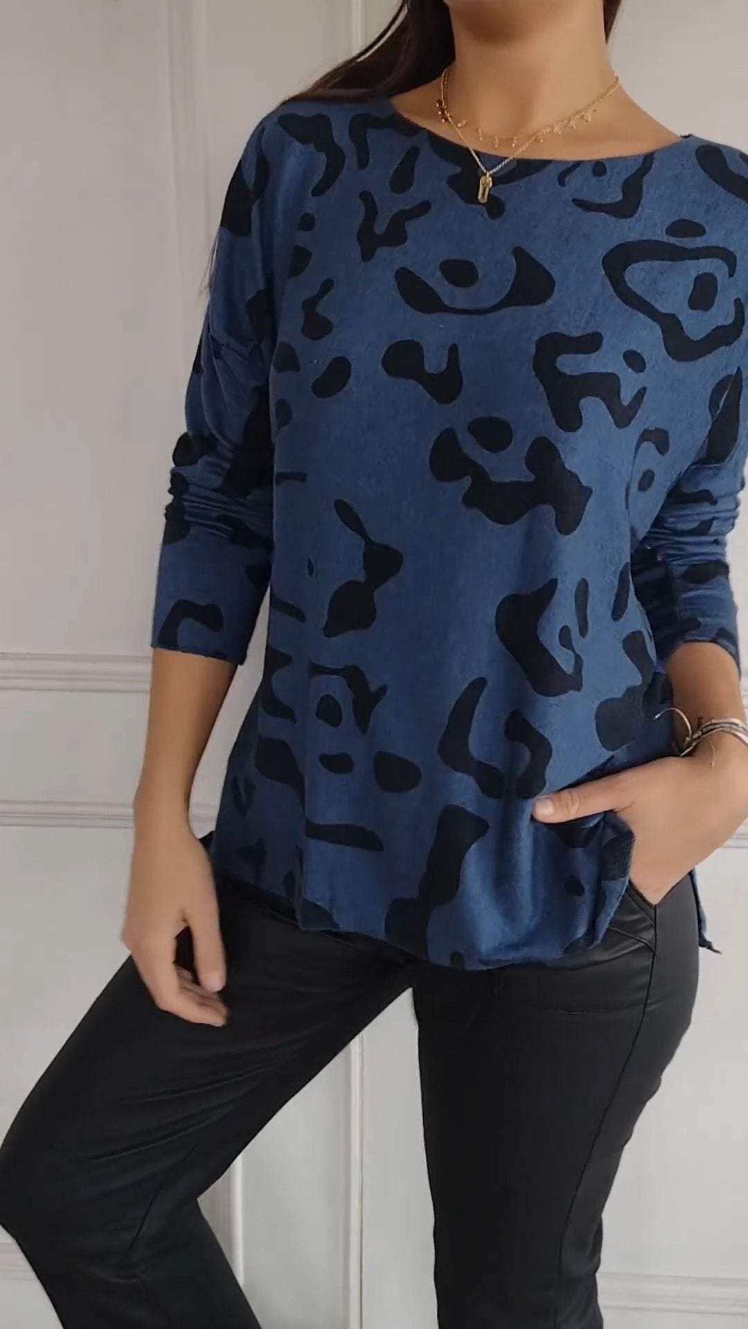 Women's Round Neck Leopard Print Long Sleeve Top
