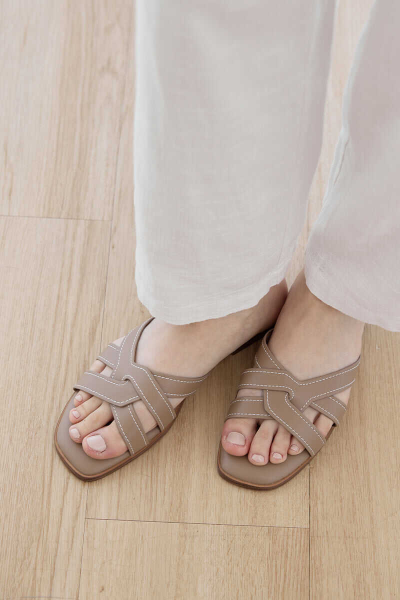 Interlocking Cloud Sliders in Taupe