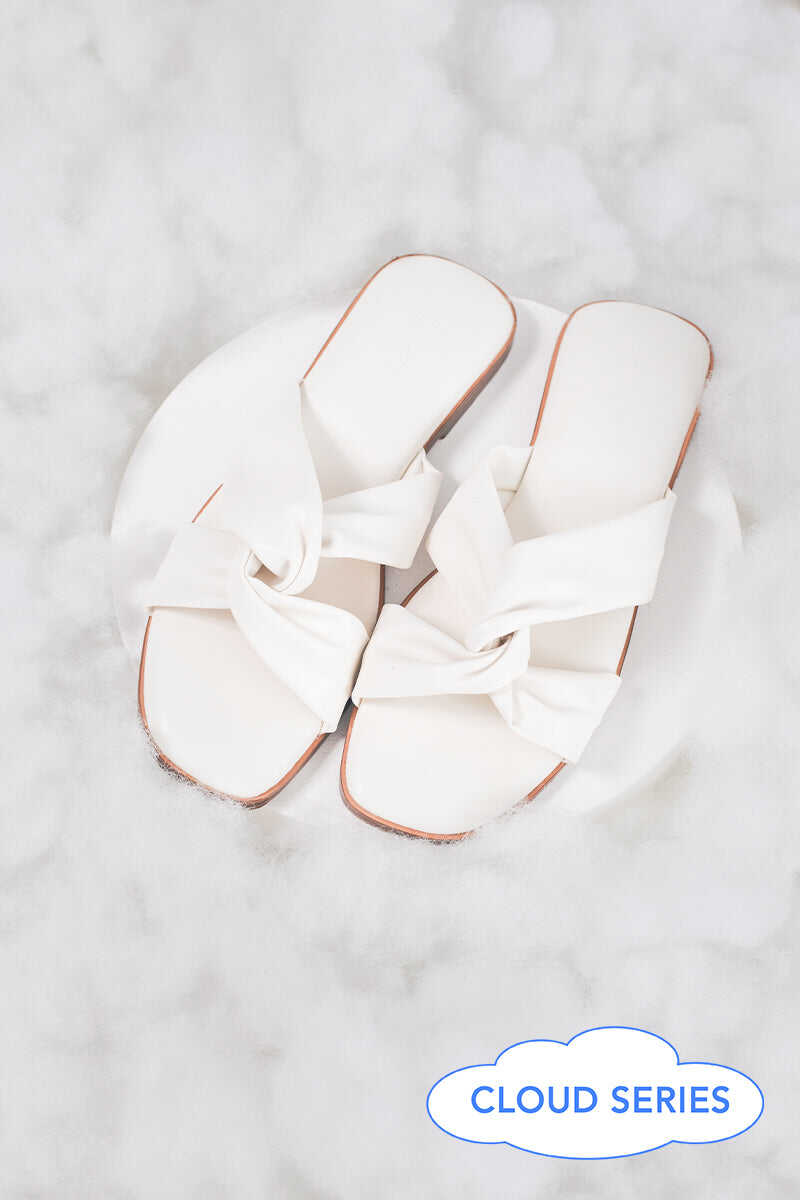 Jessa Cloud Sliders in Milk