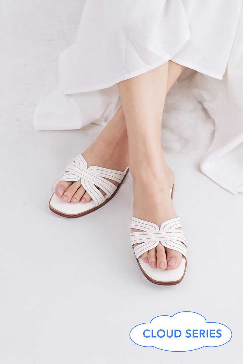 Leone Interlocking Cloud Sliders in White