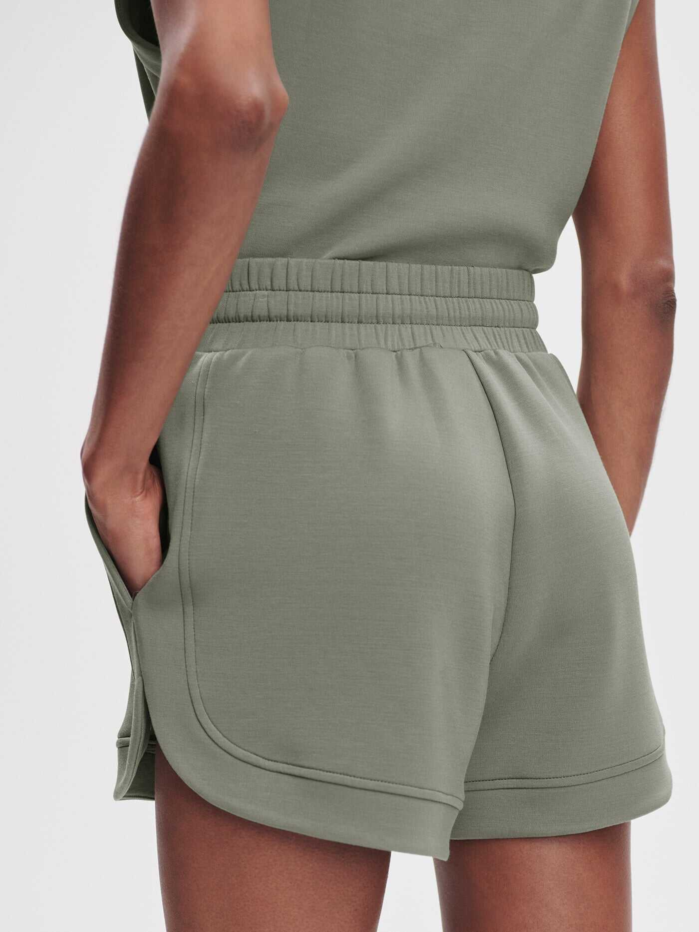 Varley Ollie High Rise Short 3.5
