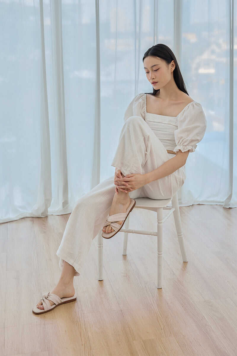 Cloud Sliders in Waterproof Linen