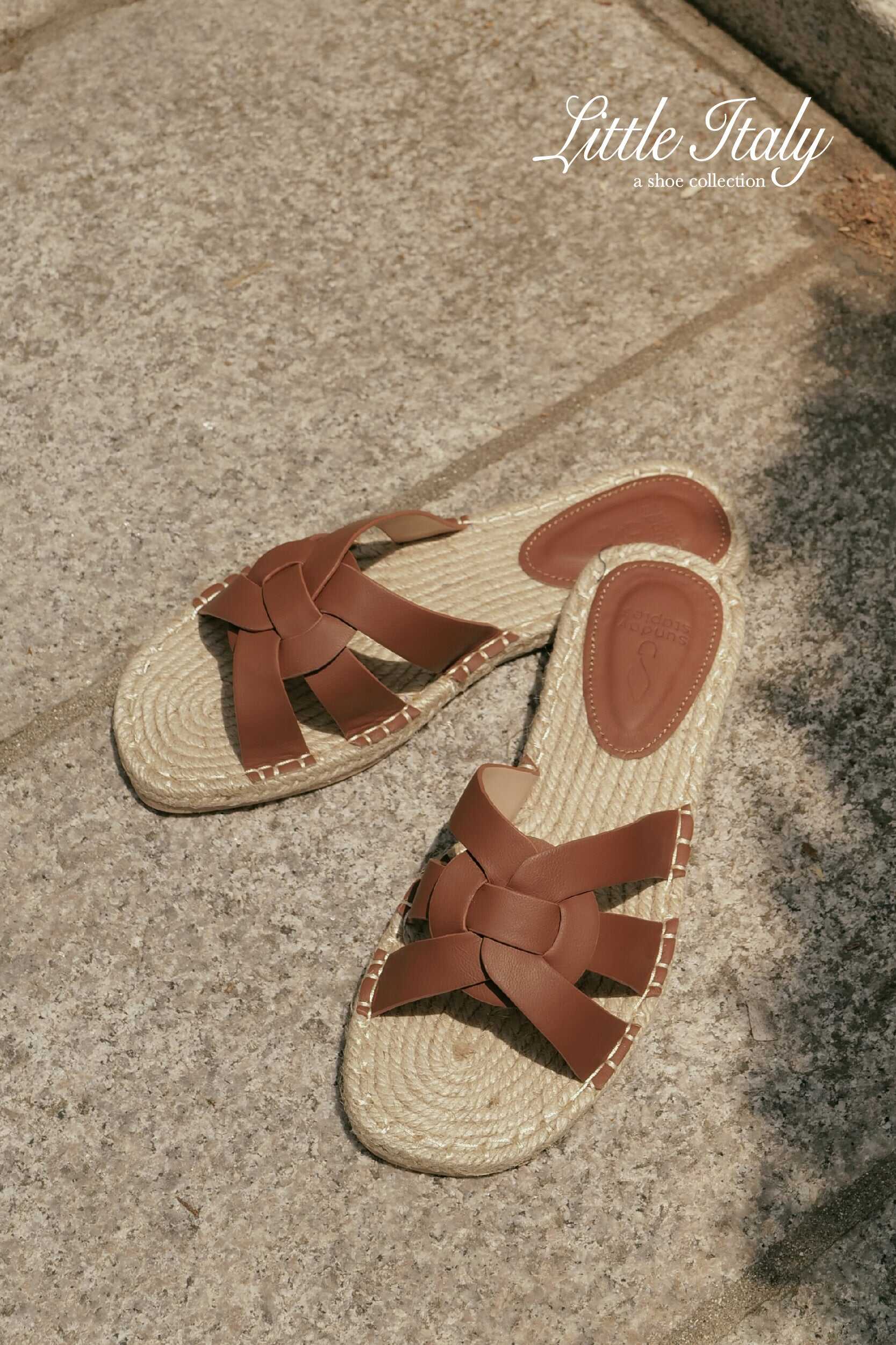 Interlocking Espadrilles Sliders in Pecan