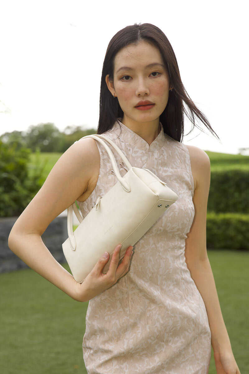 Brooklyn Shoulder Bag in Powder
