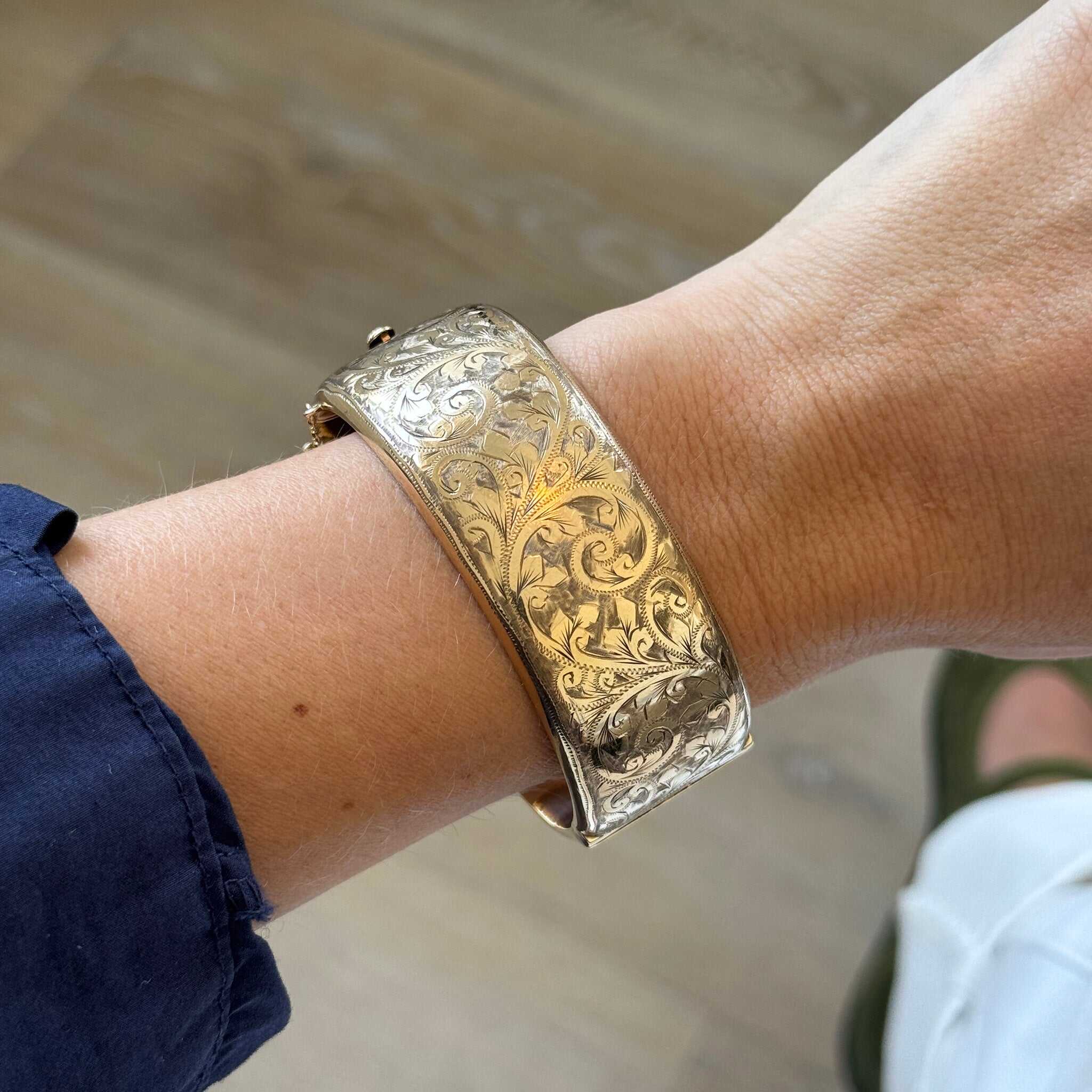 Victorian Scroll Pattern 9K Gold Wide Bangle