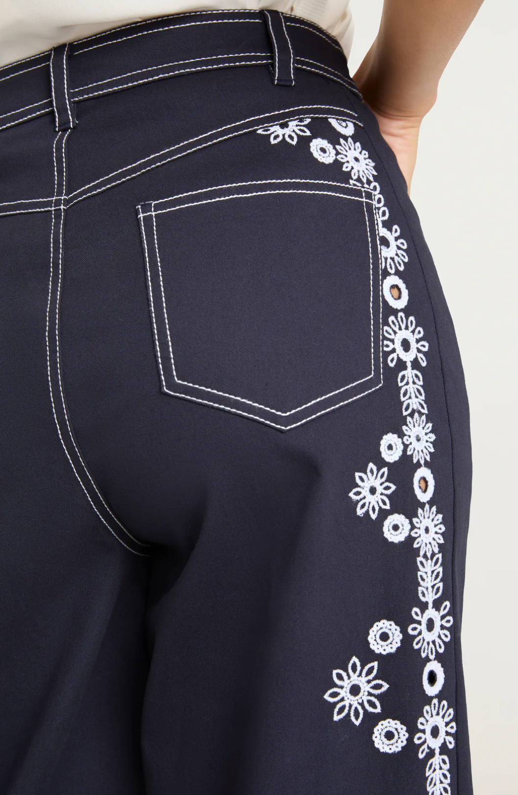 Cinq a Sept Mazie Eyelet Betsy Pant in Navy/White