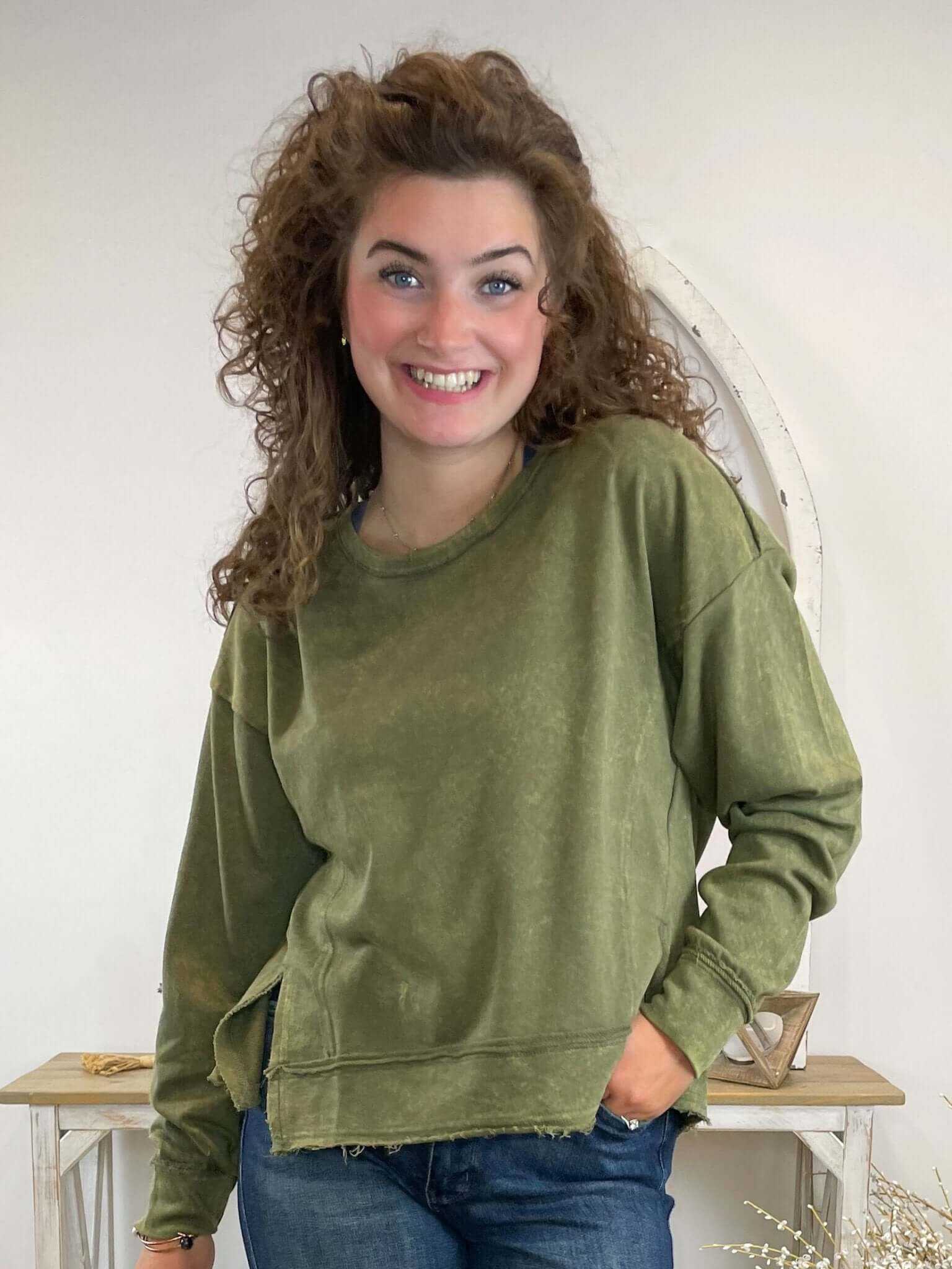 Vintage Raw Hem Mineral Washed Sweatshirt Pullover - Olive Green