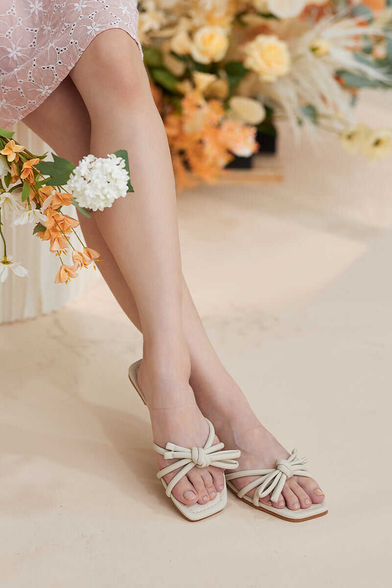 Knotted Ribbon Sliders in Chalk